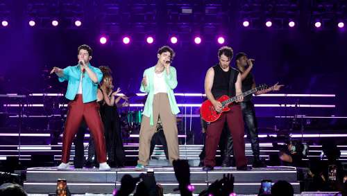 Les Jonas Brothers partent en tournée de concerts pour leur 20e anniversaire en 2025