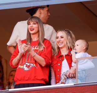 La mère de Patrick Mahomes se réjouit de la « douce » Taylor Swift