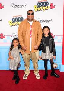 Kenan Thompson emmène ses filles à la première de “Good Burger 2”
