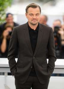 Leonardo DiCaprio rappe lors de sa 49e fête d’anniversaire remplie de stars