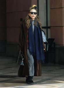 Mary-Kate Olsen montre son style discret lors d'une rare sortie