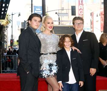 Gwen Stefani a dû s'expliquer sans aucun doute à son fils Apollo, 10 ans