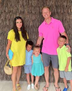 Sean Lowe et Catherine Giudici traînent leurs enfants à l'occasion de leur 10e anniversaire