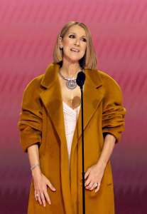 Céline Dion a chanté de tout son cœur dans les coulisses des Grammys 2024 : regardez