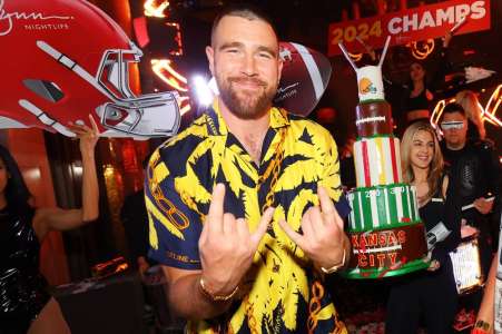 Travis Kelce danse sur “Love Story” de Taylor Swift à Las Vegas