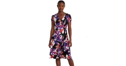 Cette robe Lauren Ralph Lauren « flatteuse » est en vente chez Macy's