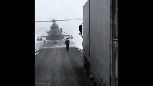Un pilote d’hélicoptère se pose sur l’autoroute pour demander son chemin